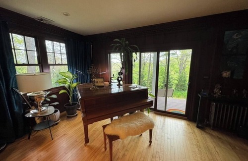 Waban House | Spacious private 4-bedroom house in lovely Newton