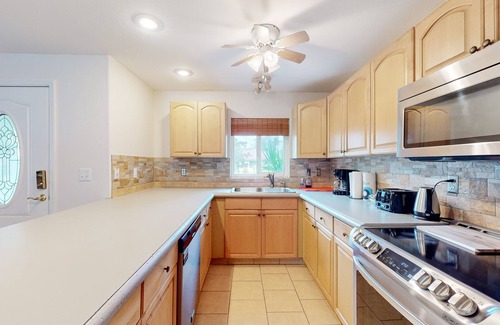 South Venice House | Spacious property with separate living quarters, pool, & lanai - dog-friendly
