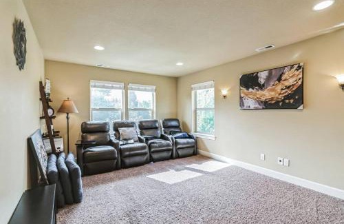 Cedar Hills Villa | Spacious, Quiet, private, 5 BR Near Portland DT