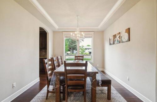 Cedar Hills Villa | Spacious, Quiet, private, 5 BR Near Portland DT