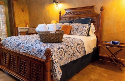 Satin Cabin | Spacious Ranch Farmhouse, Exquisite Sunrises