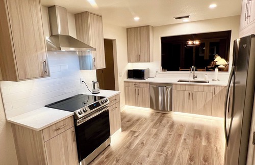 Oak Creek House | Spacious - Remodelled Townhome on Golf Course, Amazing Views of the Red Rocks!