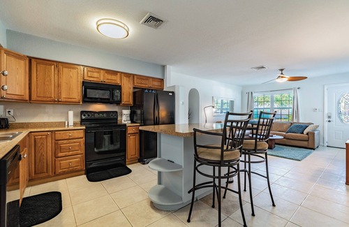 Ozona House | Spacious Renovated 3 bed/2 bath House In Ozona/Palm Harbor. INCLUDES KAYAKS.