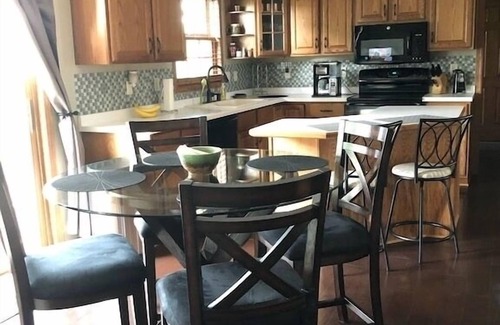 Oshkosh House | Spacious rental home 3 miles from EAA