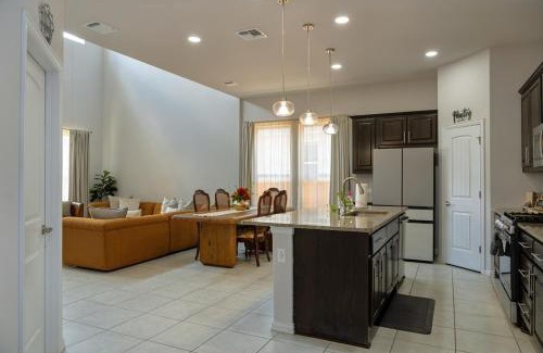 Manchaca House | Spacious Retreat - 3 King Beds - Free Parking