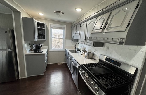 Des Plaines House | Spacious Retreat Near Convention Centers by RedAwning