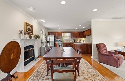 Jeffersonville - Clarksville House | Spacious Retreat 3BR, 3.5BA Home in Golf Community