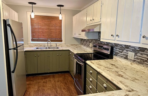 Cedar Bluff House | Spacious river front home located on the beautiful Clinch River. Unique! Clean!
