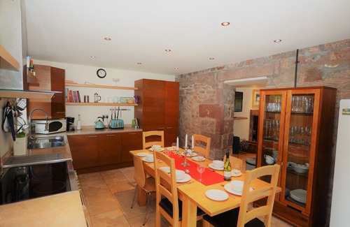 Balfron Cottage | Spacious Riverside Cottage Perfect For Families, groups,pets. * NEW HOT TUB*