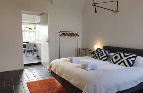 Amsterdam North Bed & Breakfast | Spacious room in former bathhouse. Free parking