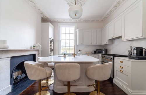 Peckham Apartment | Spacious Room in New Cross