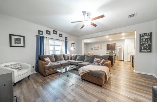 Medina Valley House | Spacious SATX Escape. Family + Work-Ready 4BR/3.5BA Near Lackland AFB