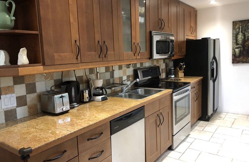 Glen Cove House | Spacious, secluded, unique Carriage House close to NYC and beach!