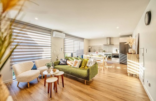 Riccarton Apartment | Spacious Serenity near Westfield Mall: 6BR