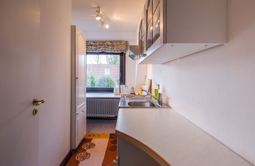 Hoisdorf Villa | Spacious Single Room with Shower @ 'Little Paradise', 25 min to Hamburg City