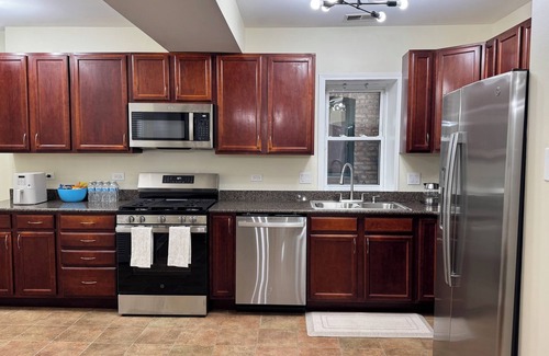 Skokie Condo | Spacious Skokie Retreat - 2BR/2BA - Mins to Chicago, mall & Train