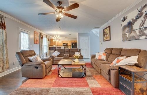 Snellville House | Spacious Snellville Home w/Yard: 28 Mi to Atlanta