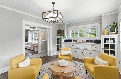 Dayton House | Spacious, Southern Charm! 4-bedroom house in Dayton that accommodates 11 guests!