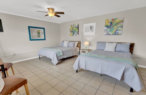 Crescent Beach Condo | Spacious Studio - Beach Access, Kitchenette & Pool