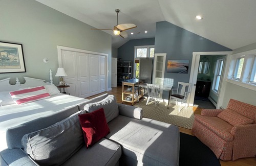 Jamestown Apartment | Spacious Studio Apartment close to Yacht club, golf course and town.