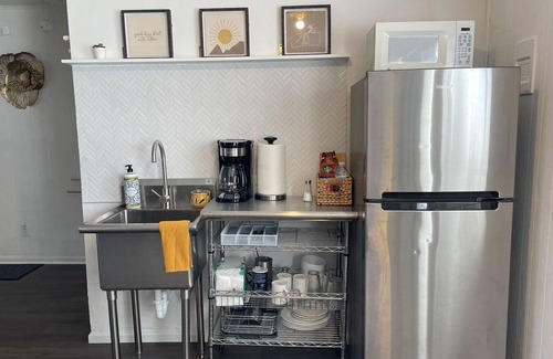 Edgewater Apartment | Spacious Studio in the Heart of Edgewater
