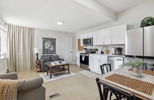 Fredericksburg Apartment | Spacious studio with full kitchen & bath near Mary Washington