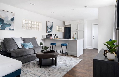 Weinland Park House | Spacious Studio w/King Bed | Walk to OSU + Bars