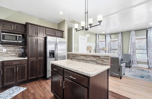 Stockade Historic District House | Spacious & Stylish 2-Bedroom Retreat, King Bed, Shared Gazebo