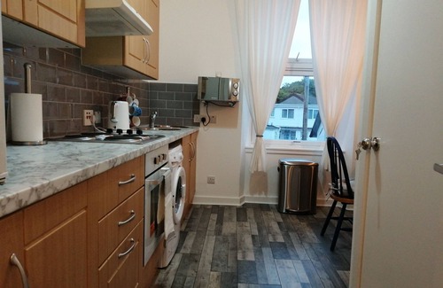 Largs Apartment | Spacious Stylish Centrally Located Flat near beach