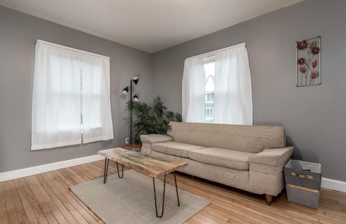 Little City House | Spacious & Stylish Stay In Bangor