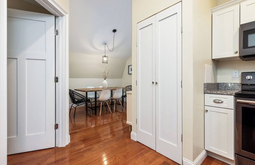 York Apartment | Spacious suite - close to everything + backyardn10 min to Portsmouth +Ogunquit
