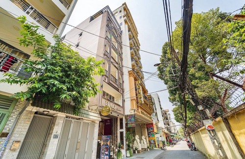 District 10 House | Spacious Suite Stay | Walk to Children Hospital 1