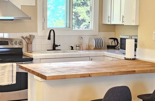Seattle Metro Area Condo | Spacious + Sunny 2B1BR 5 mins from Seatac