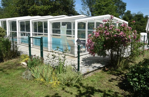 Chiche Apartment | Spacious sunny three bedroomed gite with covered heated pool and river.