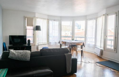 Republique–Point-du-Jour Apartment | Spacious T4 near town center
