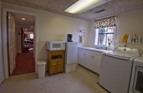 Lynchburg Apartment | Spacious terrace apartment in family home with private entrance and parking.