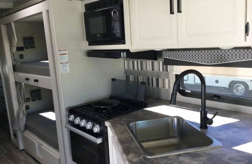 Lexington House | Spacious Thor A.C.E RV Experience
