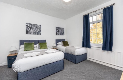 Hemsworth House | Spacious three bedroom property!