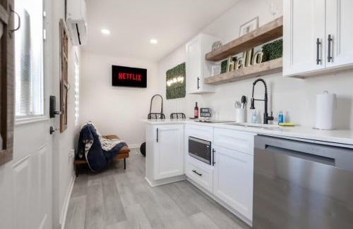 Church Street House | Spacious Tiny Home By Airport-Free Prkng-Fast WiFi