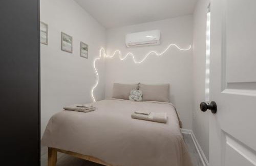 Church Street House | Spacious Tiny Home By Airport-Free Prkng-Fast WiFi