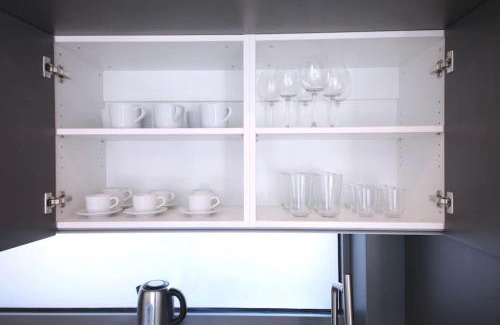 Kosire Apartment | Spacious Top Floor Flat, Air Conditioning, Free Parking, 200Mb WiFi