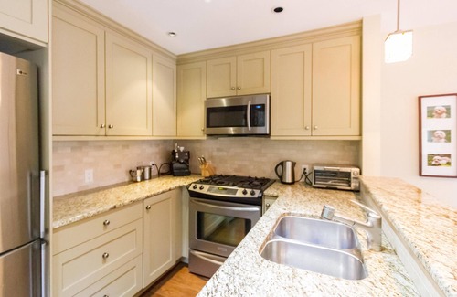 Upper Village House | Spacious Town Home With Private Hot Tub