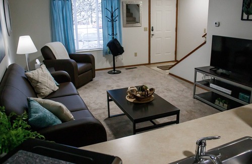 Mount Pleasant House | Spacious Townhome- Minutes from CMU!