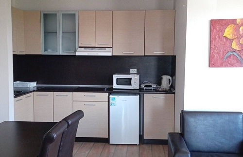 Old Town Apartment | SPACIOUS TWO BEDROOM APARTMENT WITH MOUNTAIN VIEW