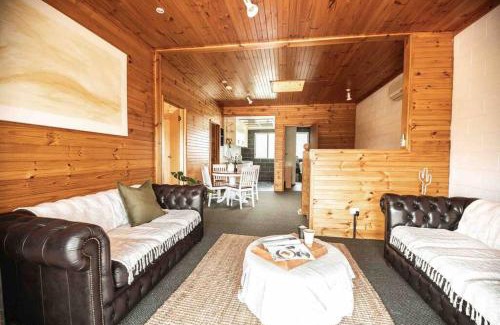 Tawonga South Apartment | Spacious two bedroom apartment with mountain views