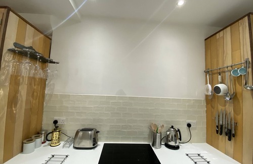 Harrow Road Apartment | Spacious Two Bedroom flat in Maida Vale