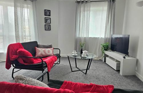 Northampton Apartment | Spacious Two Bedroom Apartment with 2 En-suite Bathrooms