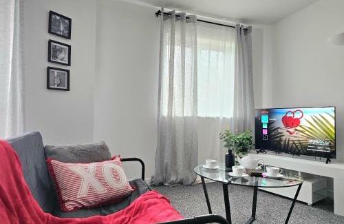 Northampton Apartment | Spacious Two Bedroom Apartment with 2 En-suite Bathrooms