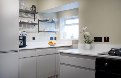 Thornton Apartment | Spacious two bedroom maisonette with private garden in Balham by UnderTheDoormat