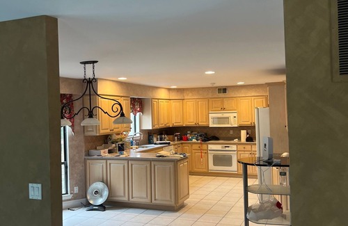 East Setauket Villa | Spacious 5-bedroom villa in pleasant Setauket- East Setauket with WiFi, AC